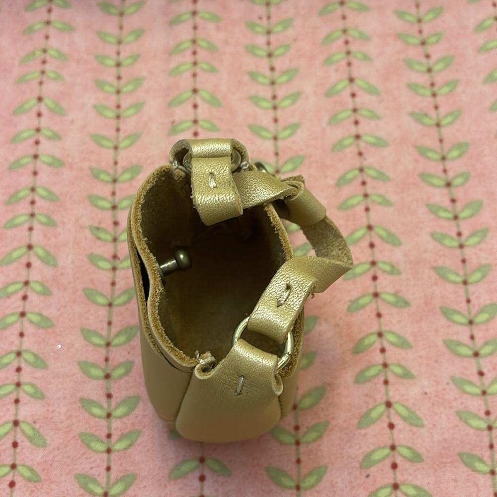 Portland Leather Teeny Tiny Triangle Keychain CHAMPAGNE - Picture 5 of 8